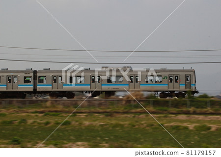 靠近座間市入谷市的相模線 205 系列電車 81179157