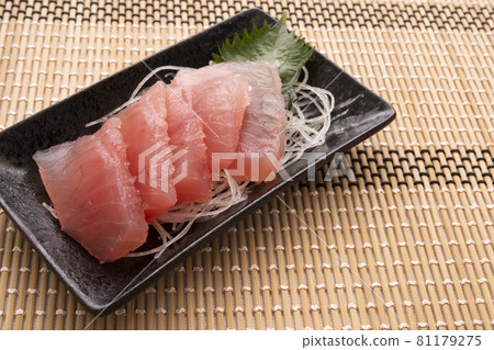 長鰭金槍魚生魚片 長鰭金槍魚生魚片 81179275
