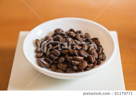 Coffee beans  81179771