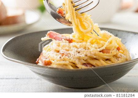 Rich carbonara with cheese, cream and eggs 81181284