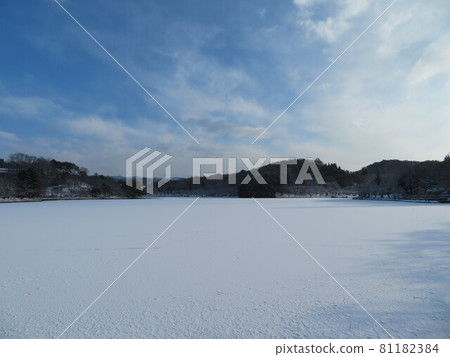 Iwate Takamatsu Pond frozen in winter 81182384
