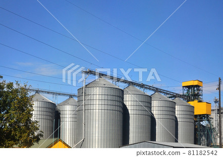 Steel silos for grain storage and processing facilities. Modern elevator Steel silos for grain storage and processing facilities. Modern elevator 81182542