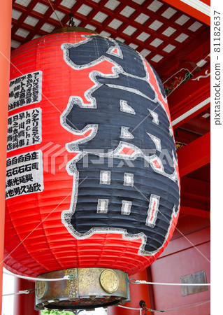 淺草寺寶藏門的大燈籠（東京都台東區） 81182637