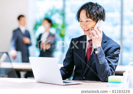 Businessman shared office shooting cooperation "+ SHIFT NOGIZAKA" 81183229