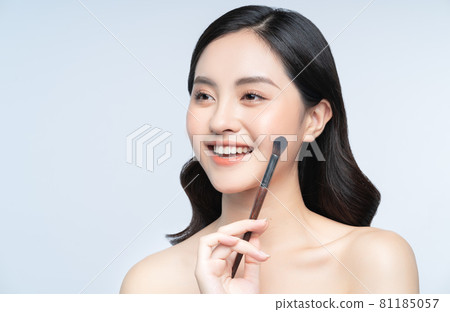 Woman beauty 81185057