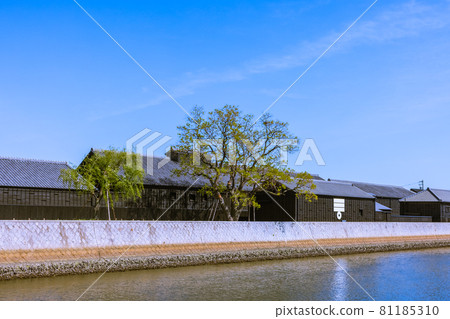 Handa City, Aichi Prefecture, a town of solder warehouses along the Handa Canal in the afternoon 81185310