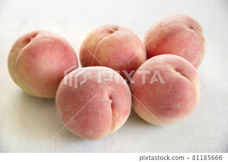 Japanese seasonal peach Japanese seasonal peach 81185666