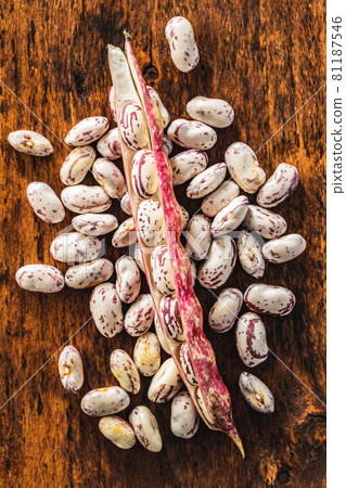 Cranberry beans. Borlotti beans. Beans pods on wooden table. Cranberry beans. Borlotti beans. Beans pods on wooden table. 81187546