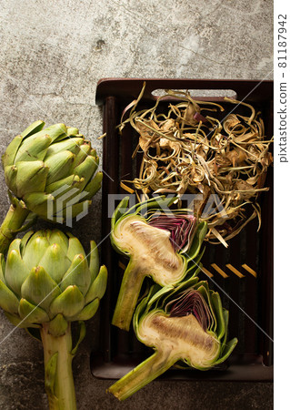 Artichoke and artichoke tea 81187942