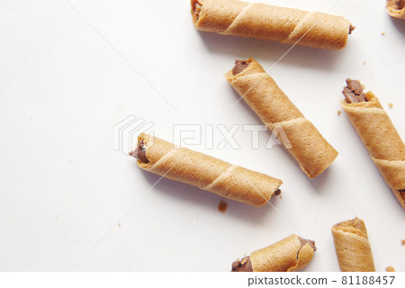 detail short of wafer roll chocolate 81188457