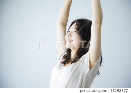 穿房間的女人 81192877