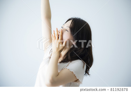穿房間的女人 81192878