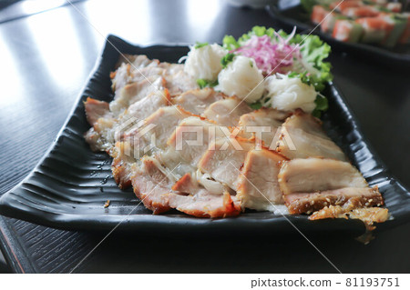 pork ,Banh Hoi or grilled pork with noodles 81193751