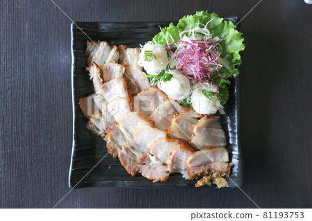 pork ,Banh Hoi or grilled pork with noodles 81193753
