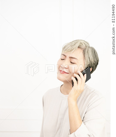 A lecture on hand machines for mature women in Asia. An old woman has a pleasant conversation on a plane. A lecture on hand machines for mature women in Asia. An old woman has a pleasant conversation on a plane. 81194490