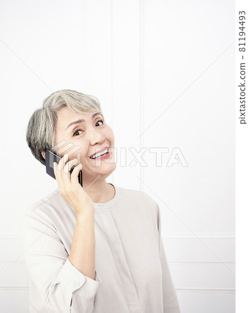 A lecture on hand machines for mature women in Asia. An old woman has a pleasant conversation on a plane. A lecture on hand machines for mature women in Asia. An old woman has a pleasant conversation on a plane. 81194493