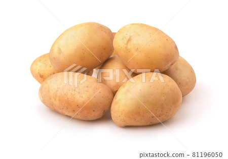 Pile of fresh new potatoes 81196050