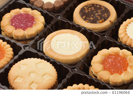Various cookies set in box 81196068