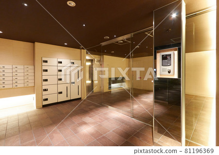 帶自動鎖的公寓入口 帶自動鎖的公寓入口 81196369