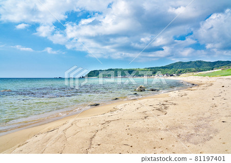 [Kotogahama Beach] Monzenmachi Tsurugiji, Wajima City, Ishikawa Prefecture 81197401