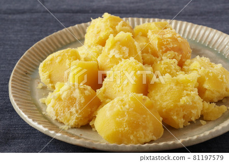 Boiled potatoes (Andes red) 81197579