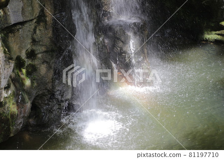 Ryuguiwa Waterfall and Rainbow(岡山縣真庭市新莊川) 岡山縣Ryuguiwa Ryuguiwa Waterfall and Rainbow(岡山縣真庭市新莊川) 岡山縣Ryuguiwa 81197710