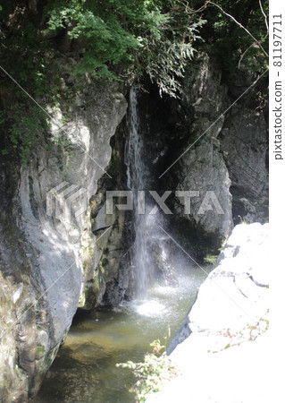 Ryuguiwa瀑布(岡山縣真庭市新莊川) 岡山市Ryuguiwa Ryuguiwa瀑布(岡山縣真庭市新莊川) 岡山市Ryuguiwa 81197711