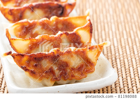 Grilled dumplings. 81198088