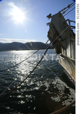 Fishing boat illuminated by the morning light 81198350