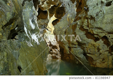 Inazumi Underwater Cave "Yasuragi no Ike" Inazumi Underwater Cave "Yasuragi no Ike" 81198947