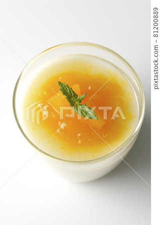 白底芒果醬杏仁豆腐鳥瞰圖 81200889