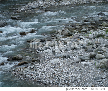 Clear stream The flow of the shallow water of the Monobe River 81201391