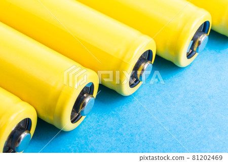 【行業】黃色電池，藍底 81202469
