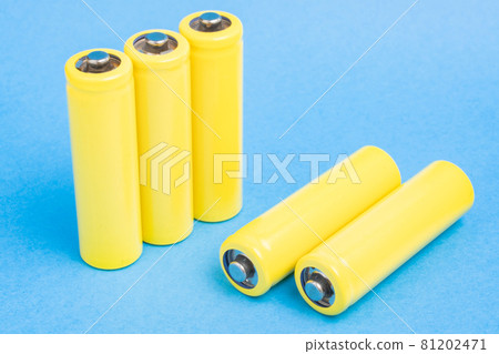 【行業】黃色電池，藍底 81202471