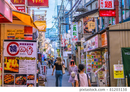 Tokyo cityscape in Japan Under the state of emergency, many people are in the alleys of Shin-Okubo ... = August 19 Tokyo cityscape in Japan Under the state of emergency, many people are in the alleys of Shin-Okubo ... = August 19 81203138