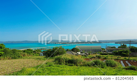 Okinawa's idyllic scenery of Kouri Island 81204565