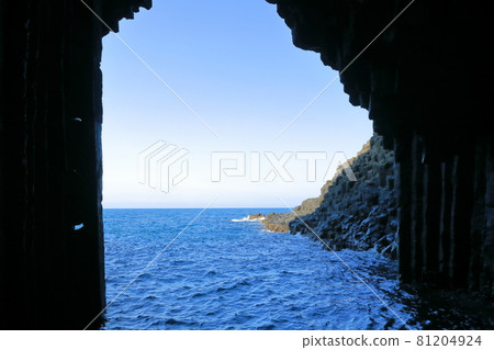 View from inside the main gate of Itoshima Keya no Ohto View from inside the main gate of Itoshima Keya no Ohto 81204924