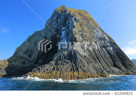 The appearance of the Daimon of Itoshima Keya no Ohto towering over the Genkai Sea The appearance of the Daimon of Itoshima Keya no Ohto towering over the Genkai Sea 81204925