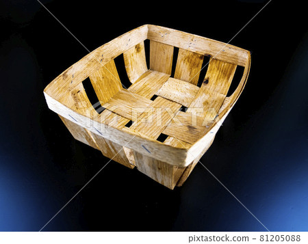 Wooden basket with meth for dough. 81205088