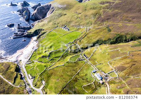 Abandoned village at An Port between Ardara and Glencolumbkille in County Donegal - Ireland. 81208374