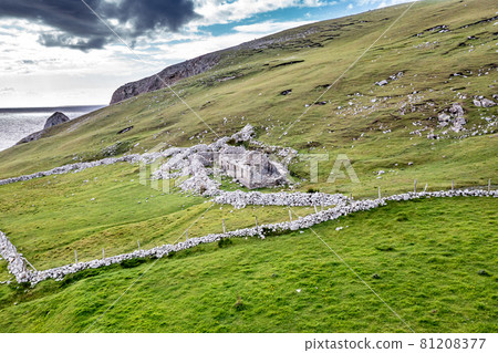 Abandoned village at An Port between Ardara and Glencolumbkille in County Donegal - Ireland. 81208377