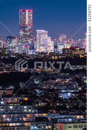 《Kanagawa Prefecture》 Night view of central Yokohama and residential area 81208791