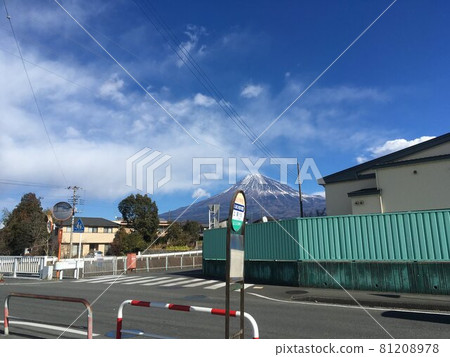 從巴士站看到的富士山 81208978