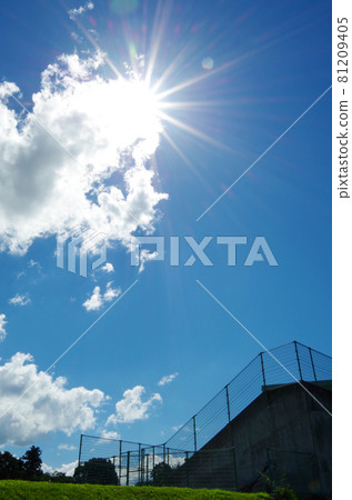 烈日下的棒球場 81209405