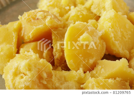 Boiled potatoes (Andes red) 81209765