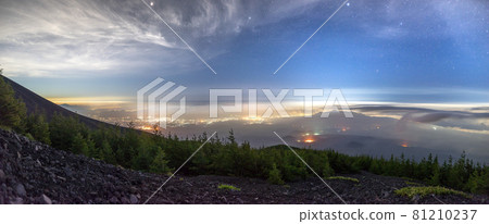 攀登富士山！從諏山口山徑看三島市的夜景（靜岡縣菅野市）※作品評論區拍攝位置 81210237