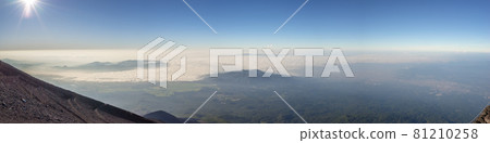 攀登富士山！萬年之月三念九站（靜岡縣富士宮市）的日出※作品評論區拍攝位置 81210258