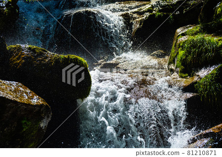 Hiraya Otaki where you can feel the famous waterfall and splash of Hiraya, Nagano Prefecture up close Hiraya Otaki where you can feel the famous waterfall and splash of Hiraya, Nagano Prefecture up close 81210871
