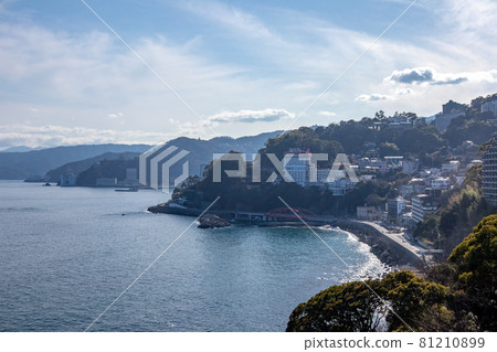 Atami, near Izusan Port, long bird's-eye view (photographed on February 28, 2021) Atami, near Izusan Port, long bird's-eye view (photographed on February 28, 2021) 81210899
