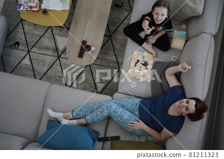 mother and daughter at home playing memory game mother and daughter at home playing memory game 81211323